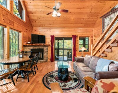 ★2BR Cabin Pigeon Forge w Hot Tub★Central Location